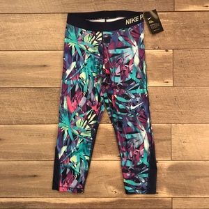 nike floral camo capri